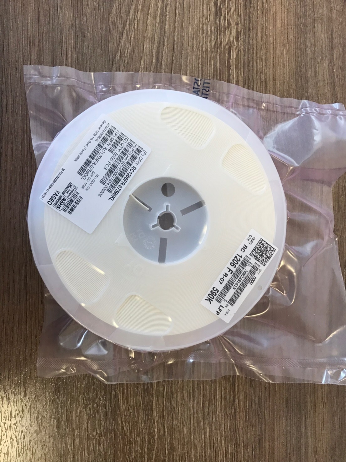 Резистор Yageo RC1206FR-07590KL 1206 590K Ohm 1% 0.25W RC1206FR-07590KL